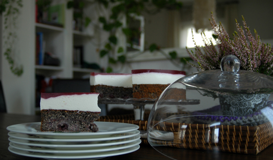 Topfen-Mohn Torte mit Kirschen