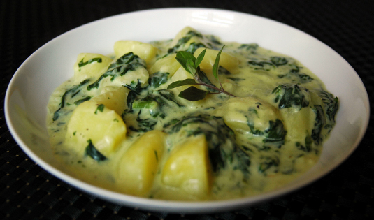 Béchamelkartoffeln mit Blattspinat und Mozzarella