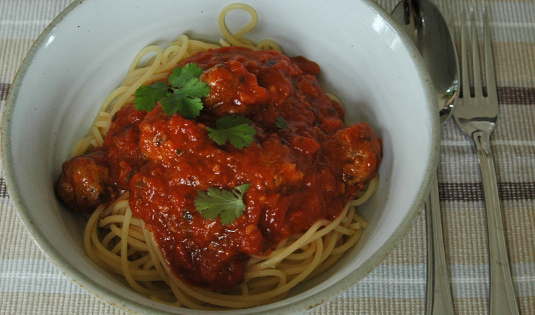 Spaghetti mit Fleischbällchen