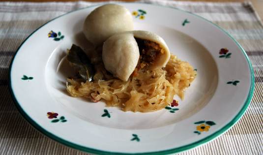 Grammelknödel mit Sauerkraut
