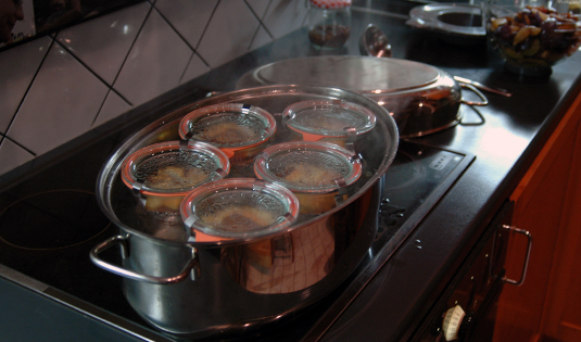 Einkochen im Wasserbad