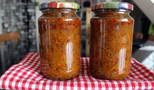 Eingelegtes Zucchinikraut Eingelegtes Zucchinikraut