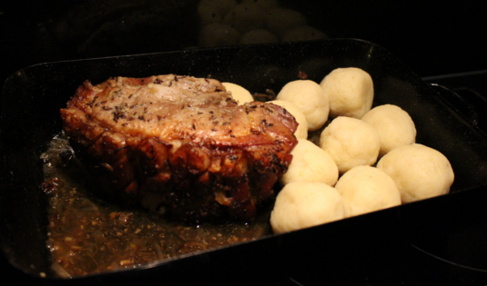 Schweinebraten mit Erdäpfelknödeln